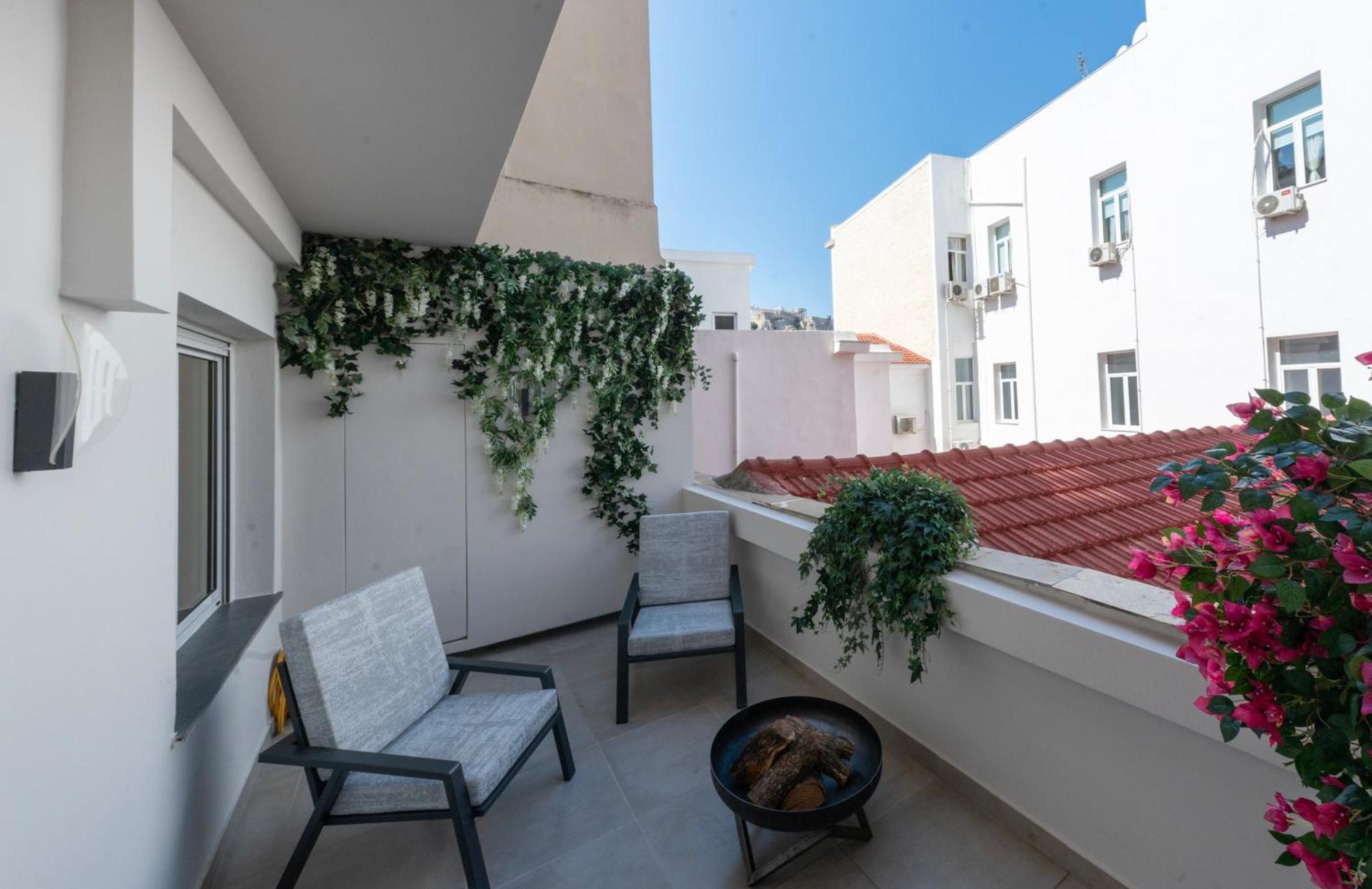 Derouse Eva Suite Jacuzzi & Sauna Athens Exterior photo